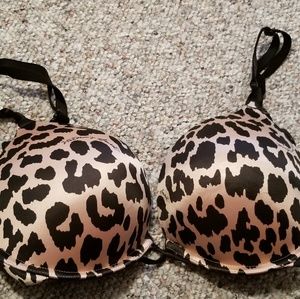 Victoria Secret bombshell plunge